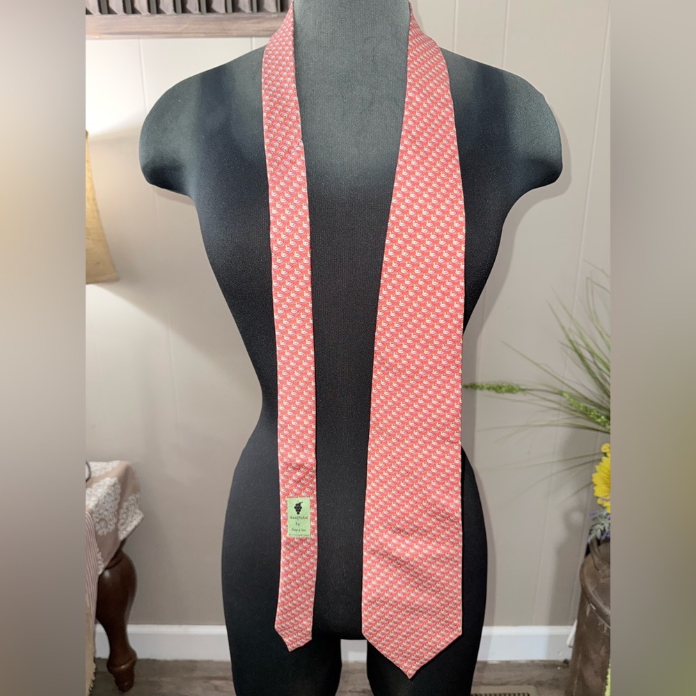 Vineyard Vines • 100% Silk Handmade Duck Printed Tie